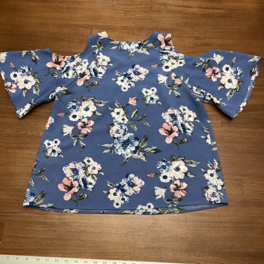 Monteau Los Angeles Blue Floral Cold Shoulder Flutter Sleeve Blouse Top Large - Picture 8 of 8